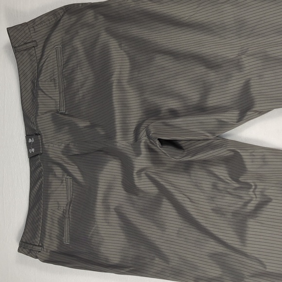 Under Armour Men's Lightweight Golf Pants Gray Pinstripe Size 40 - Picture 5 of 7
